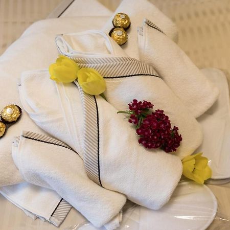 Golden Apartment Baneasa ブカレスト エクステリア 写真