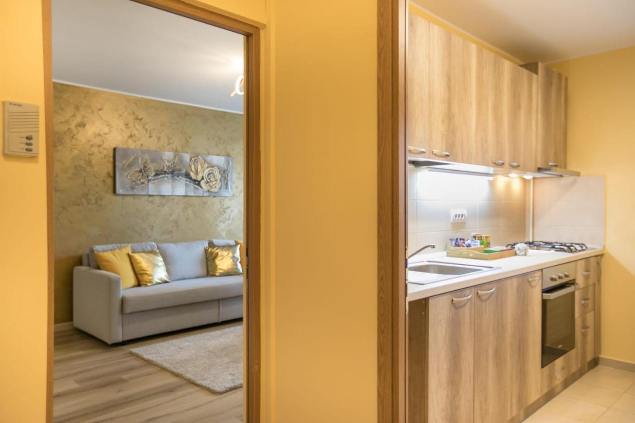 Golden Apartment Baneasa ブカレスト エクステリア 写真