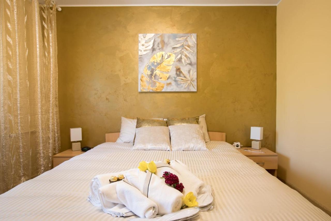 Golden Apartment Baneasa ブカレスト エクステリア 写真