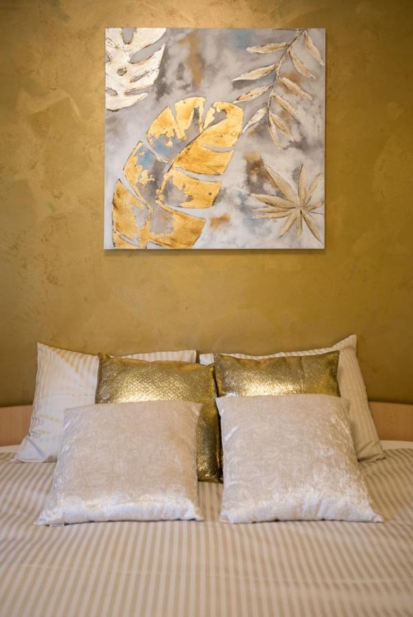 Golden Apartment Baneasa ブカレスト エクステリア 写真